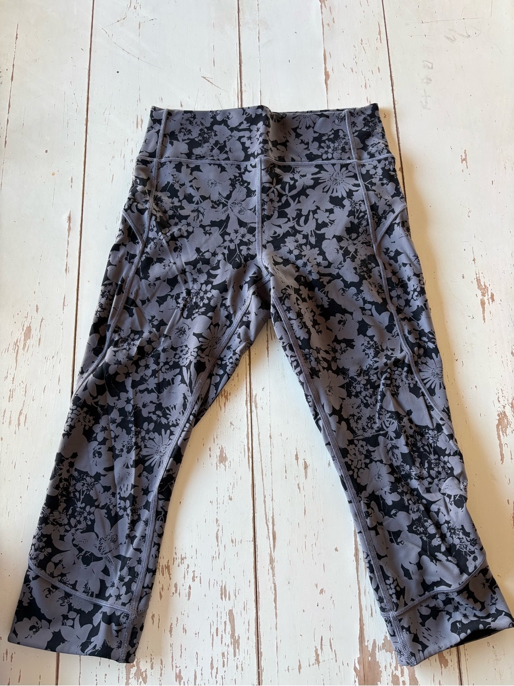 lululemon athletica Gray and Black Floral Capri Leggings size 8